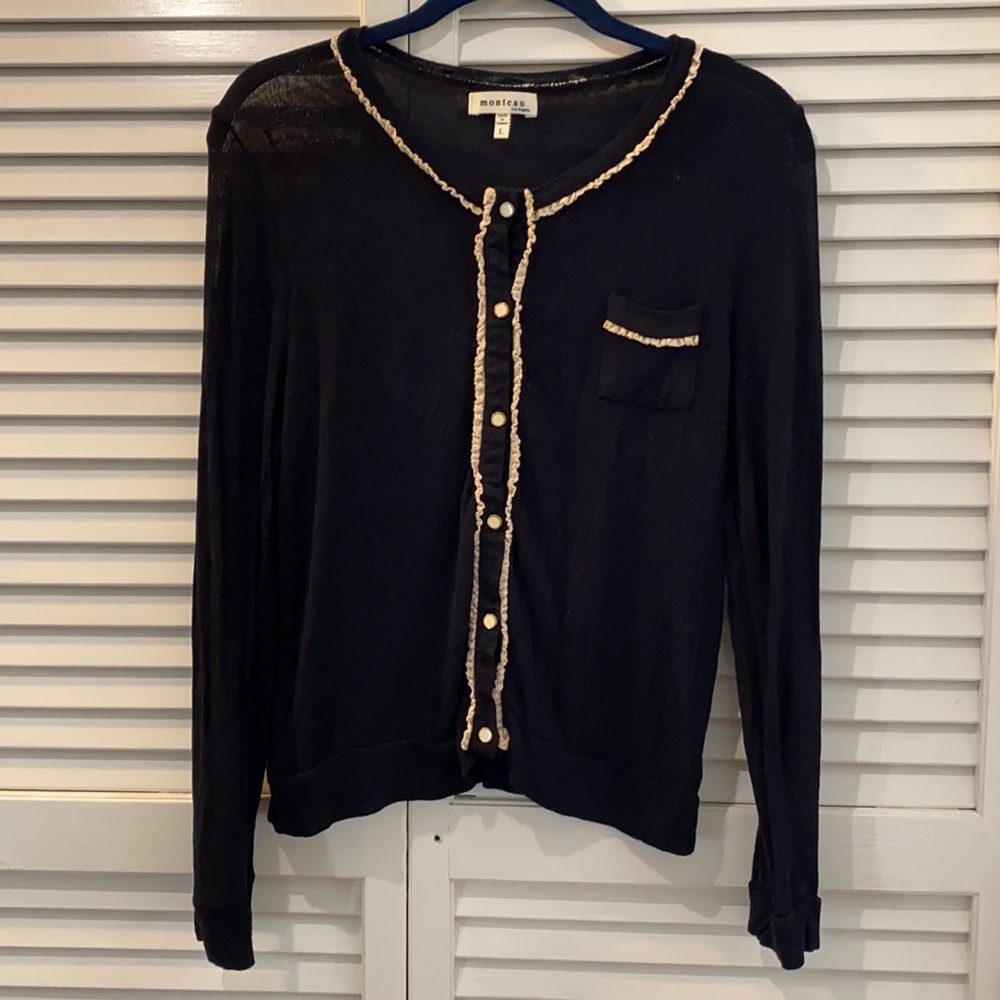 Cute! Cardigan in black with lace ruffle